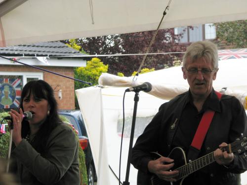 Sarah Middleton-Woolley & Geoff Rippon, 'Reflections' gig, Diamond Jubilee street party, 03-06-2012